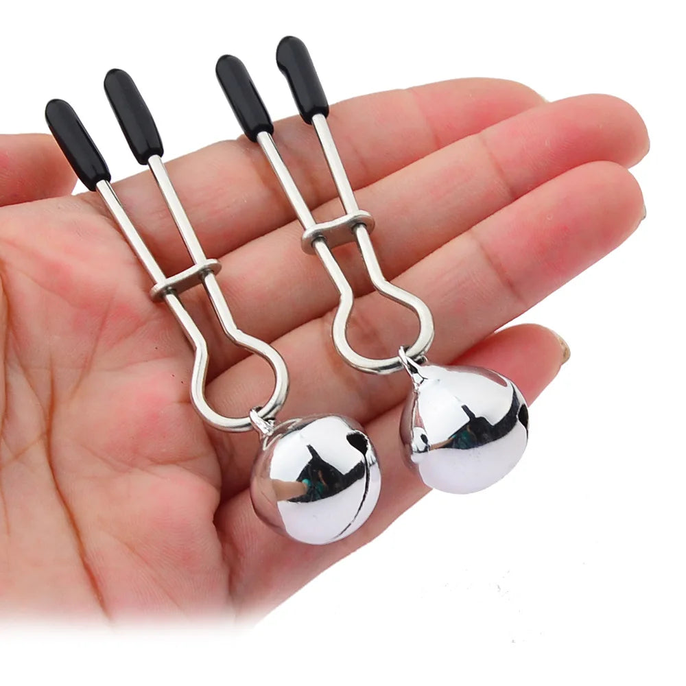 Étreinte d'Argent : Pinces à Mamelons avec Pendentif